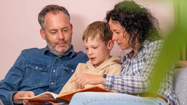 Portret Douwe met zoon en vrouw